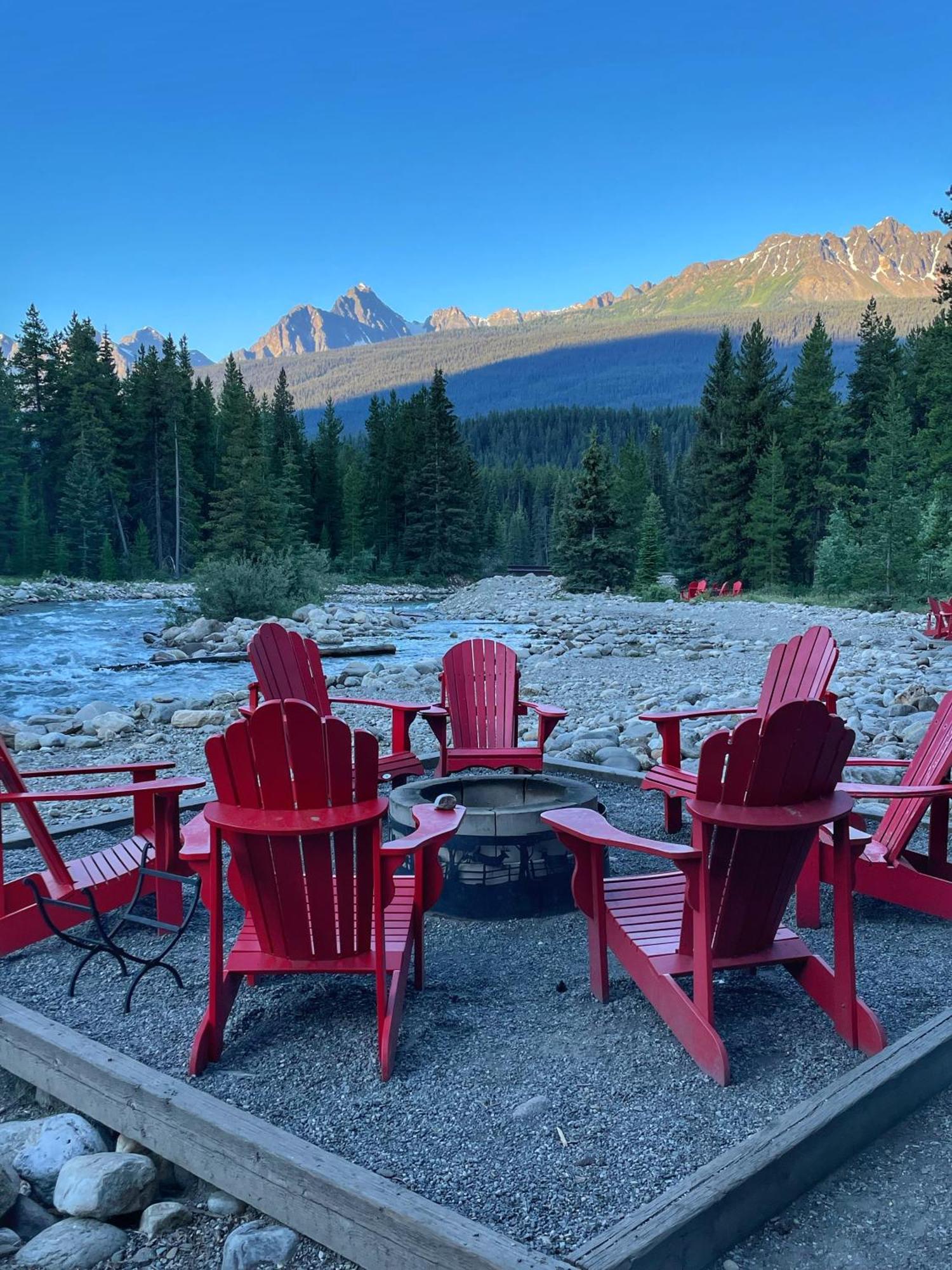 Hotel Baker Creek By Basecamp à Lake Louise Extérieur photo