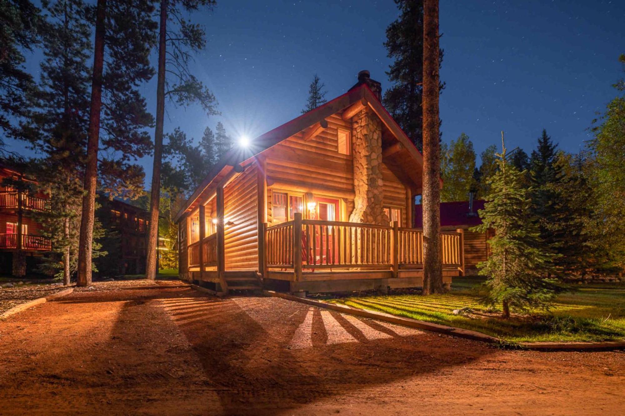 Hotel Baker Creek By Basecamp à Lake Louise Extérieur photo