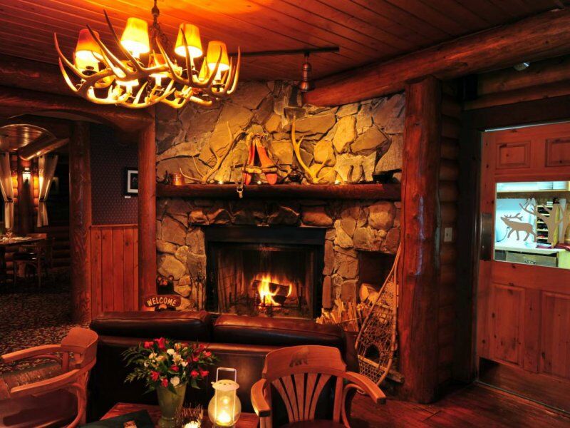 Hotel Baker Creek By Basecamp à Lake Louise Extérieur photo